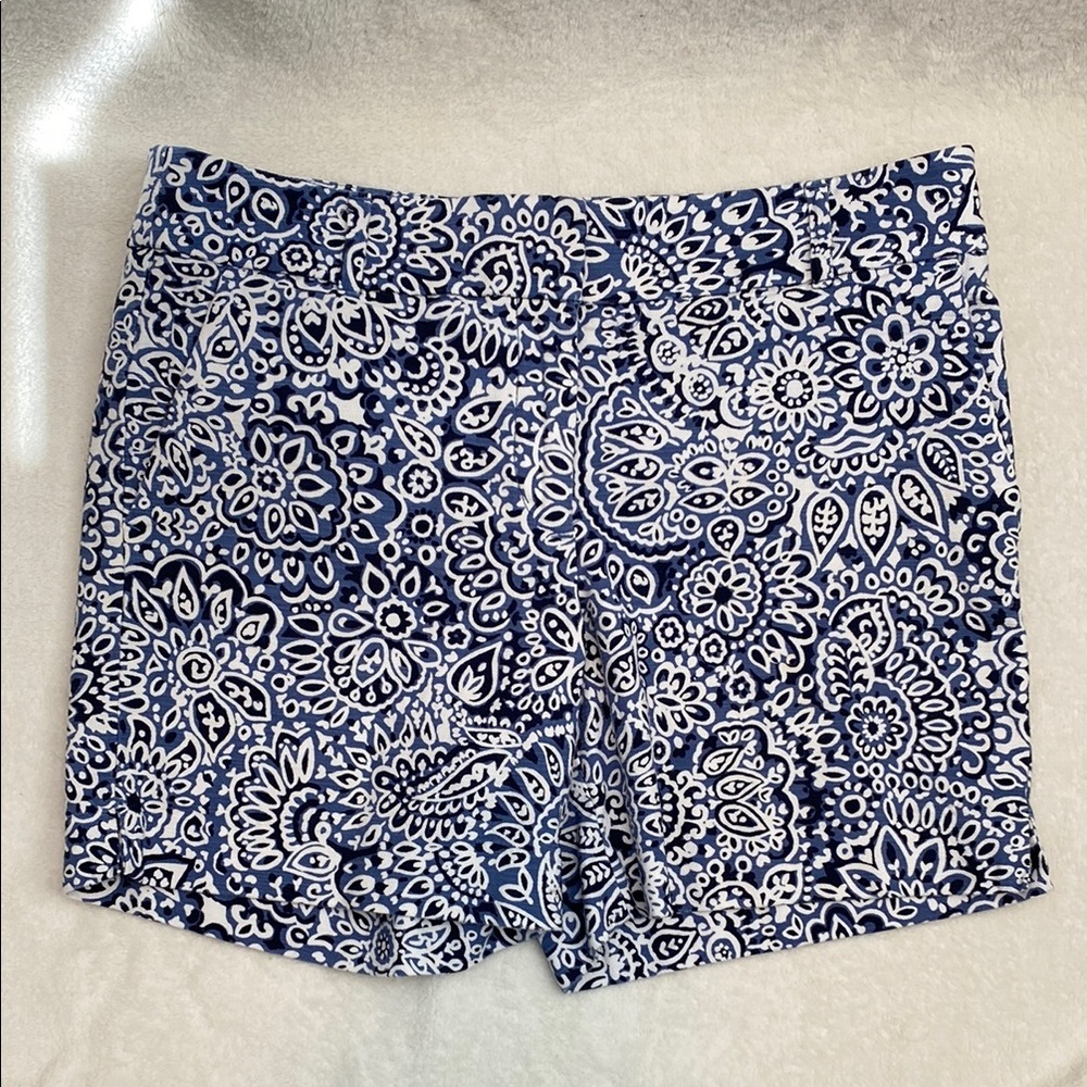 Loft Riviera Short women’s size 6 Blue and White Patterned Shorts